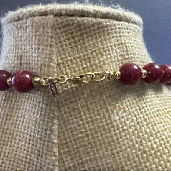 Vintage MONET Deep Red Beaded Necklace Strand Gold Tone Signed Stamped - Picture 3 of 3